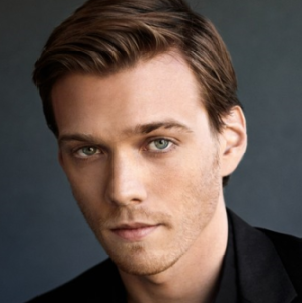 Jake Abel Wiki, Girlfriend, Dating, Gay and Shirtless