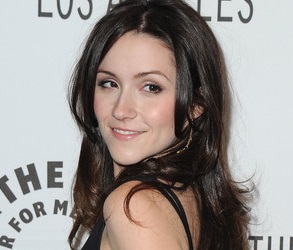 Shannon Woodward Wiki, Boyfriend, Dating and Net Worth