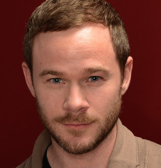 Aaron Ashmore Wiki, Married, Wife, Girlfriend or Gay