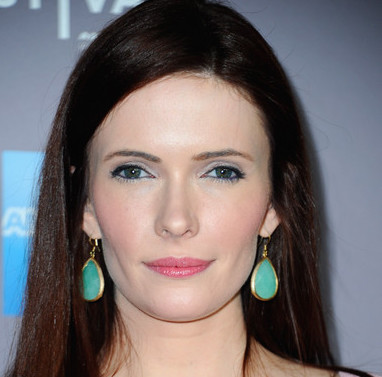 Bitsie Tulloch Wiki, Married or Boyfriend, Dating