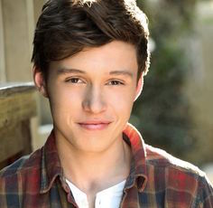 Nick Robinson (Actor) Wiki, Girlfriend, Dating or Gay/Shirtless