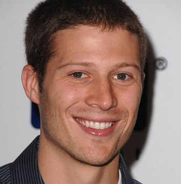 Zach Gilford Wiki, Married, Wife, Girlfriend or Gay